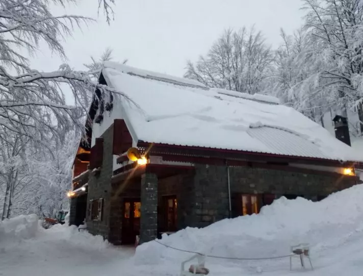 Rifugi del Gusto in Emilia: Un Viaggio Invernale tra Sapori e Paesaggi Montani