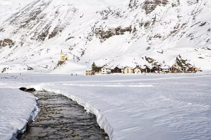 Ciaspolata Panoramica in Alta Val Formazza: Un'Avventura Invernale tra Paesaggi Incantati e Storia