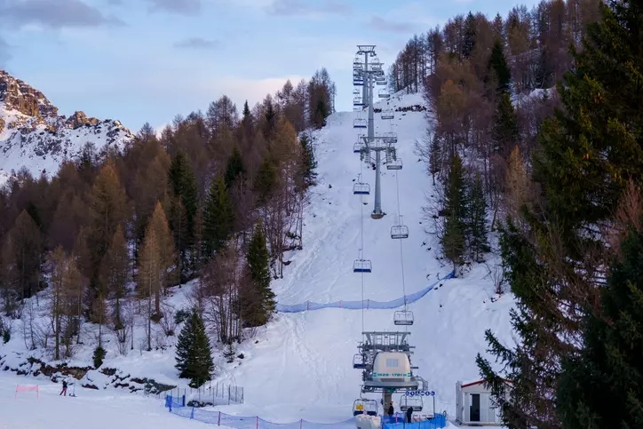 Ciaspolate Incantevoli: Panorami Invernali a Due Passi da Milano