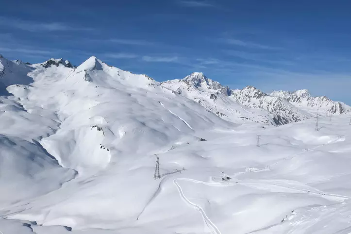 Avventure Invernali a La Thuile: 4 Ciaspolate Indimenticabili tra Neve e Paesaggi Alpini