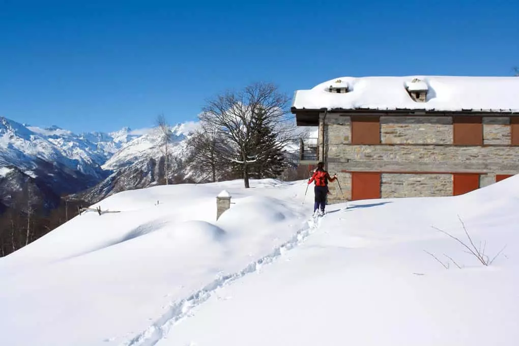 Piemonte Invernale: Avventure Panoramiche con le Ciaspole