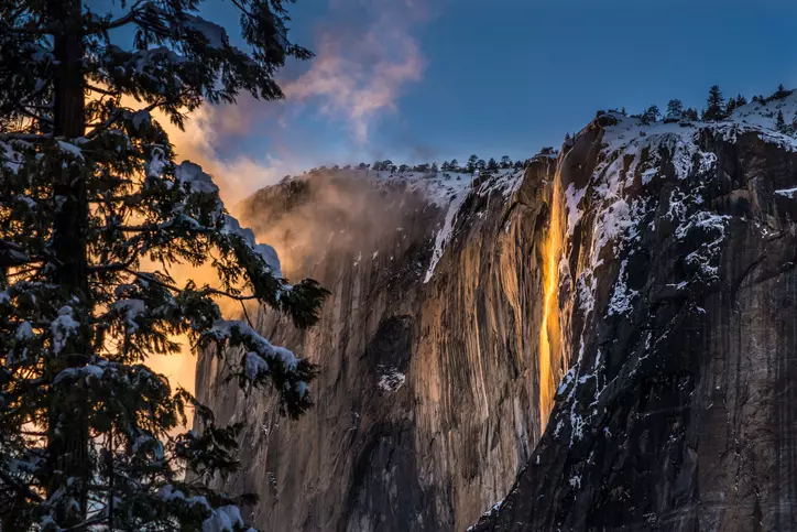 Lo Spettacolo della Cascata di Fuoco Naturale nello Yosemite