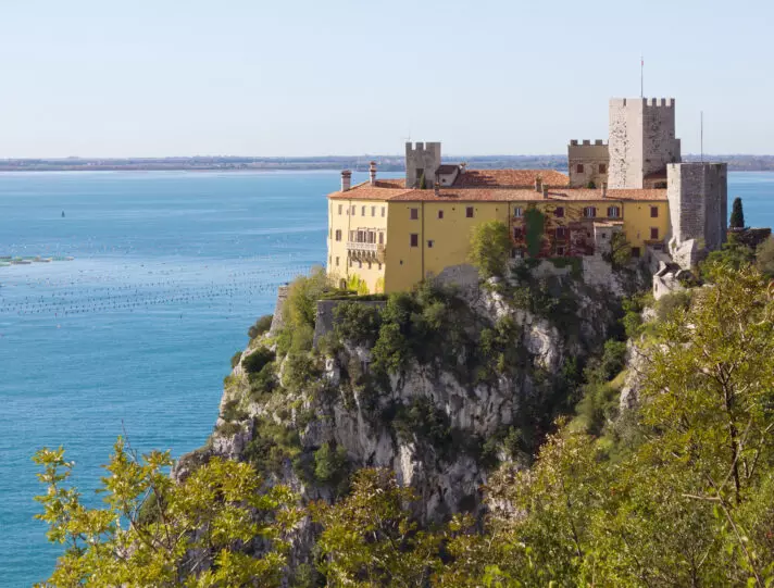 Passeggiata Rilke: Un Incantevole Viaggio Tra Natura e Storia sul Golfo di Trieste