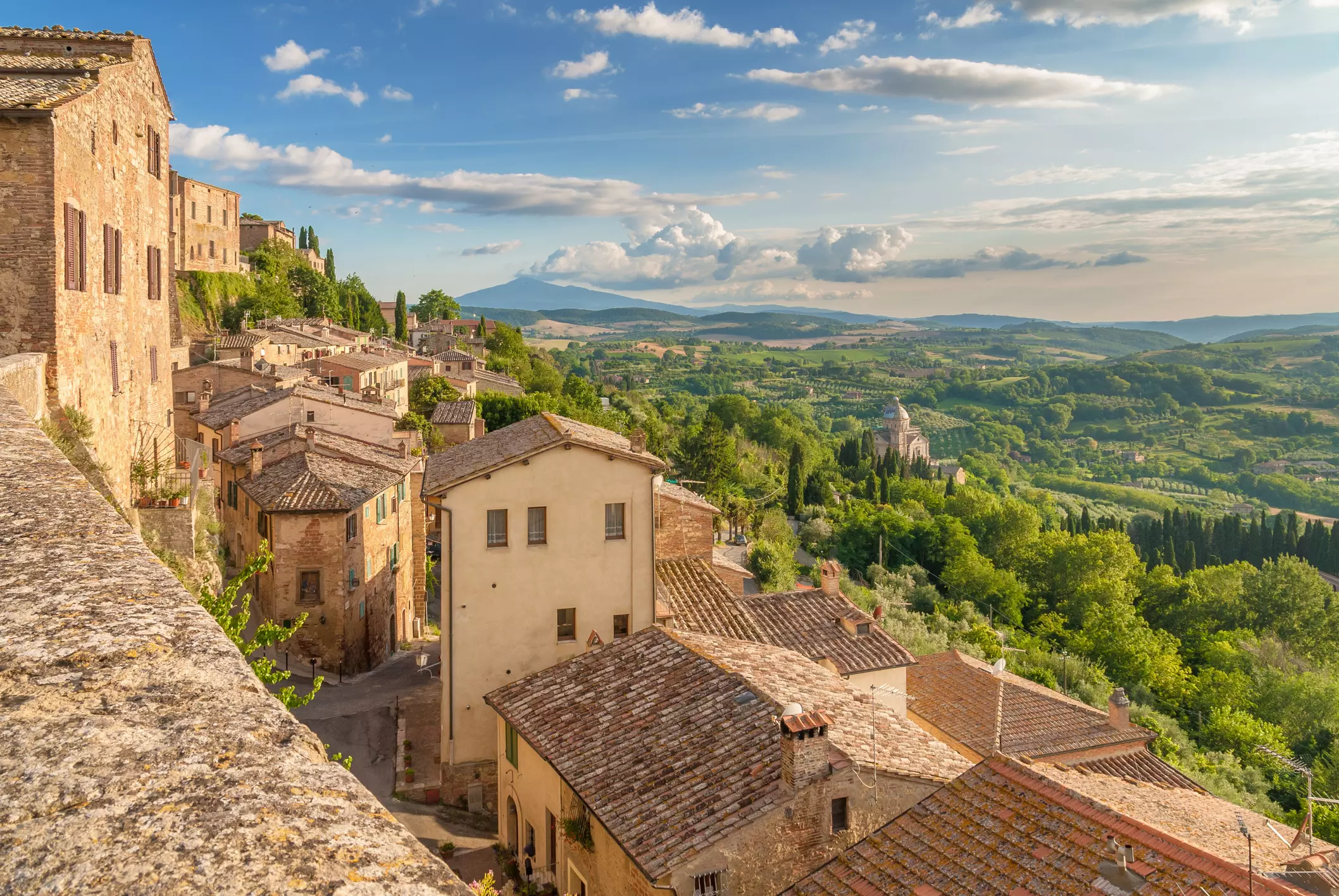 Val di Chiana in Primavera: Itinerari Incantevoli tra Natura e Sapori Tradizionali