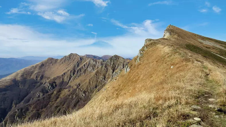 Scoprire il Parco dei Cento Laghi: Un'Avventura Primaverile tra Natura e Tradizioni