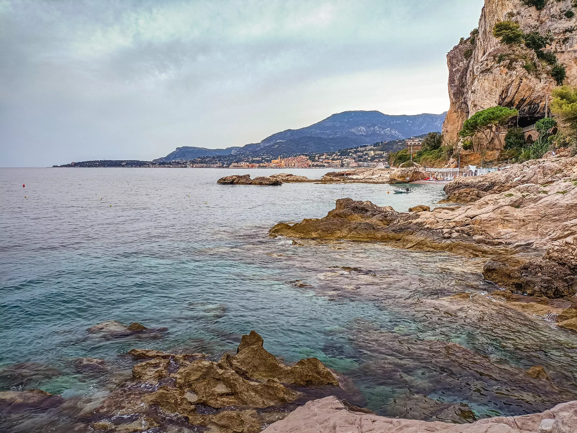 Esplorazione primaverile tra storia e natura: trekking ai Balzi Rossi