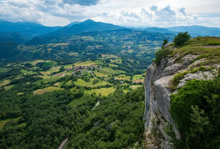 Esplorando la Pietra di Bismantova: tra natura, storia e il richiamo dantesco