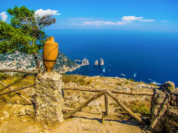Anacapri in primavera: sentieri, panorami e la vetta del Monte Solaro