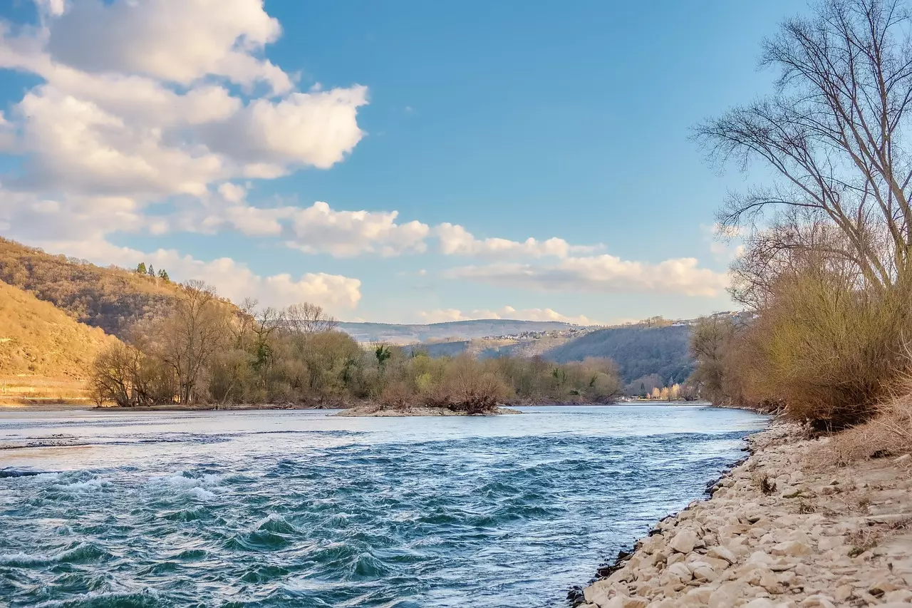 Cicloturismo sul Fiume Lahn: Un Tesoro Nascosto nel Cuore della Germania