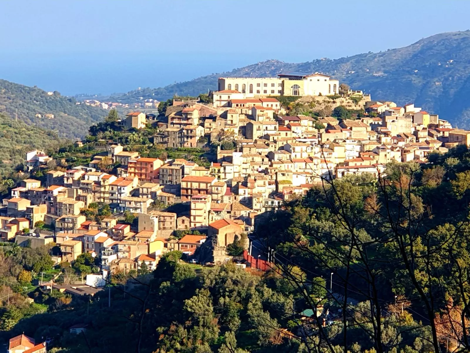 Sentieri Segreti di San Piero Patti: Un Viaggio Tra Storia e Natura Incontaminata