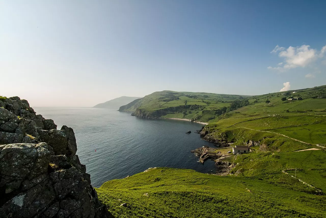 Esplorando la Wild Atlantic Way: Un Viaggio Ciclistico tra Natura e Cultura Irlandese