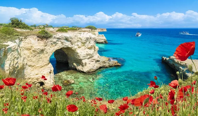 Esplorare il Salento a Piedi: Tesori Nascosti tra Costa e Natura Selvaggia