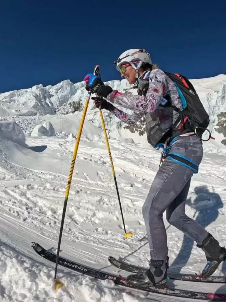 Lorna Bonnel Stila un Nuovo Record Femminile sul Monte Bianco: 6h52' Andata e Ritorno da Chamonix con gli Sci