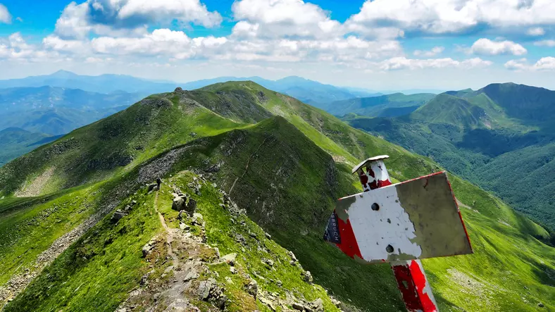 Ascensione al Monte Cusna: Un Viaggio nel Cuore dell'Appennino Emiliano