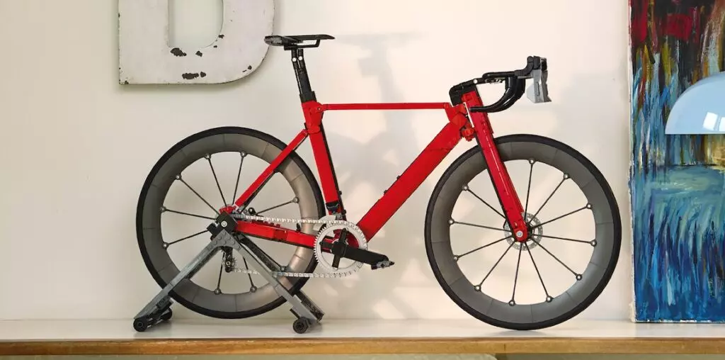 LEGO presenta la sua prima Bicicletta da Corsa: un connubio di gioco e precisione ingegneristica