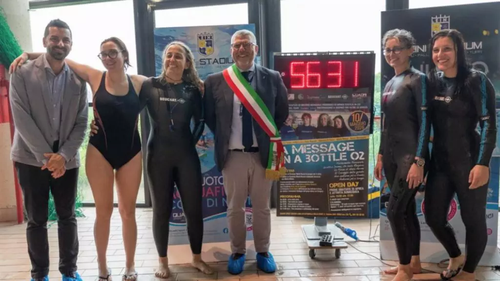 Imprese Acquatiche: Due Record Mondiali di Apnea Conquistati in un Singolo Giorno