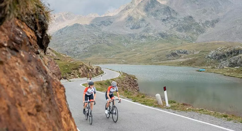 Enjoy Stelvio Valtellina 2026: Calendario e Orari delle Salite Alpine Chiuse al Traffico