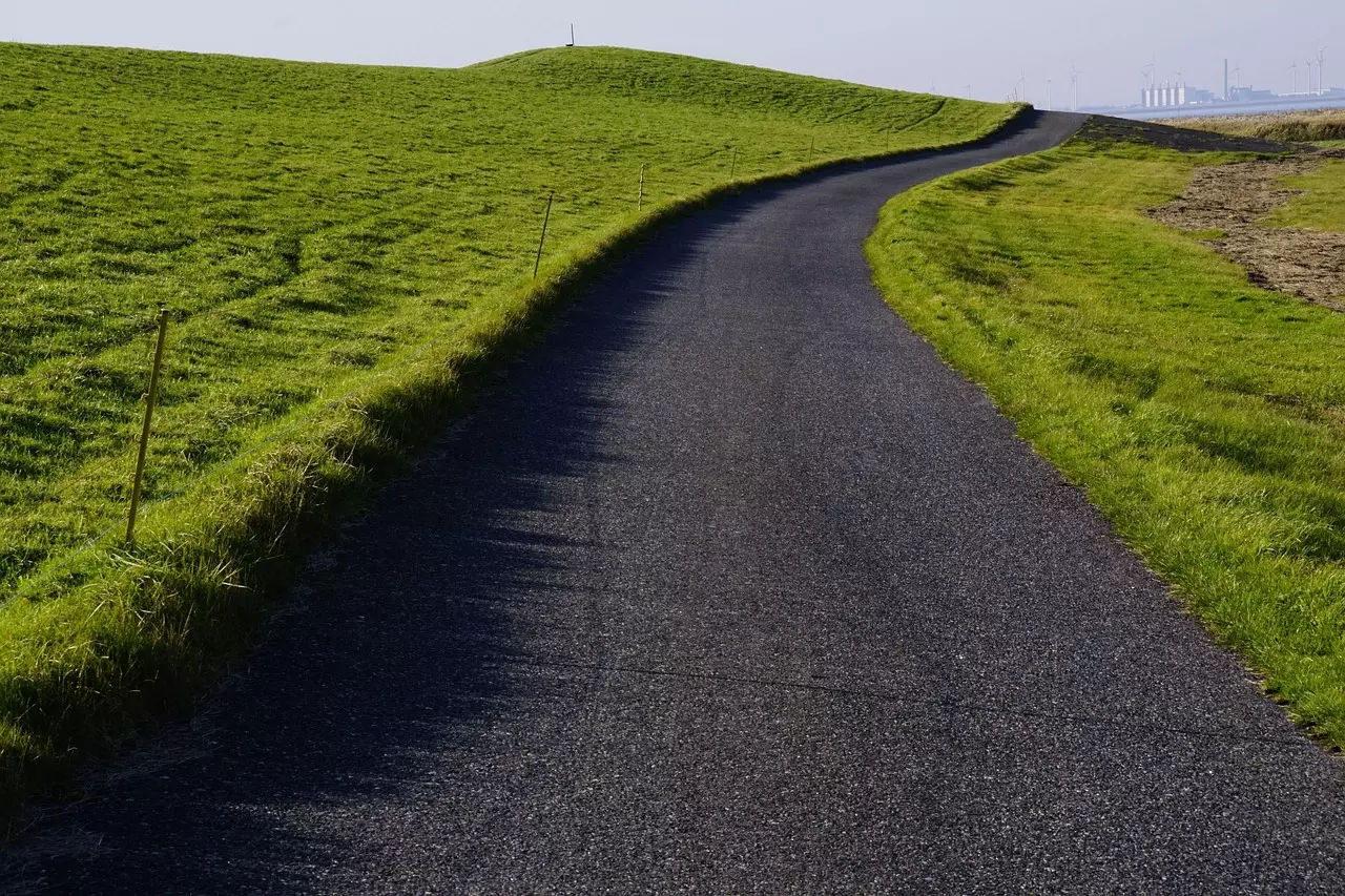 Esplorando la Ciclovia della Bretagna: Un Viaggio Tra Scogliere, Fari e il Vento dell'Oceano