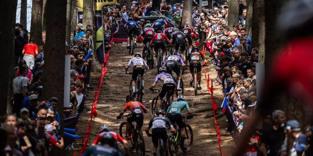 Coppa del Mondo XCO a Nové Město: Scontro Epico tra Titani del Cross Country?