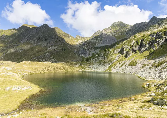 Cinque Itinerari Mozzafiato nel Parco delle Orobie: Un Invito alla Scoperta Primaverile