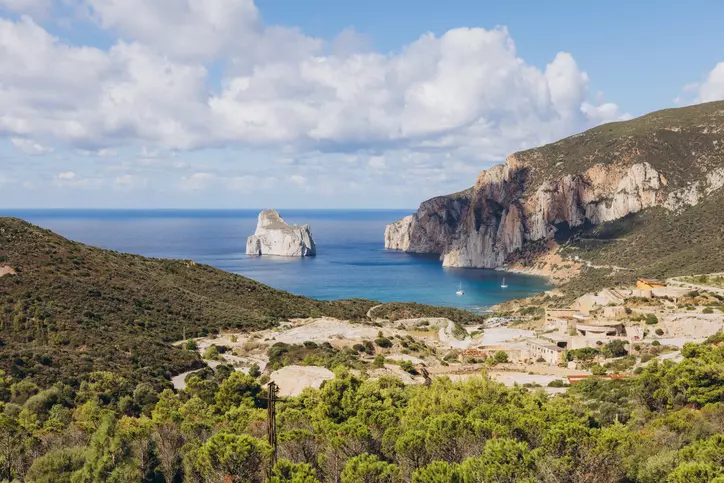 Esplorando il Fascino Nascosto della Sardegna Meridionale: Guida Completa al Trekking e alla Natura Incontaminata