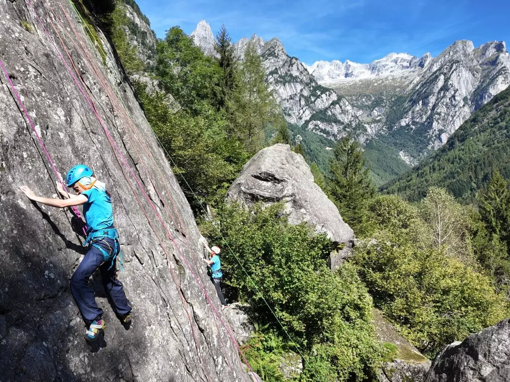 Avventura in Montagna: Uscite Gratuite per Giovani della Lombardia
