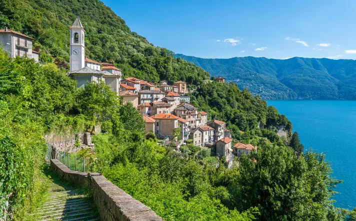 Scoprire il Lago di Como: Itinerari tra Natura e Borghi Storici