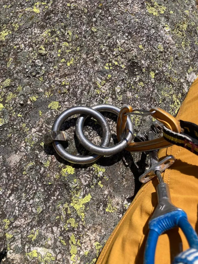 Scalata in Val di Mello: Luca Schiera Rimuove Ancoraggi e Spiega la Sua Azione