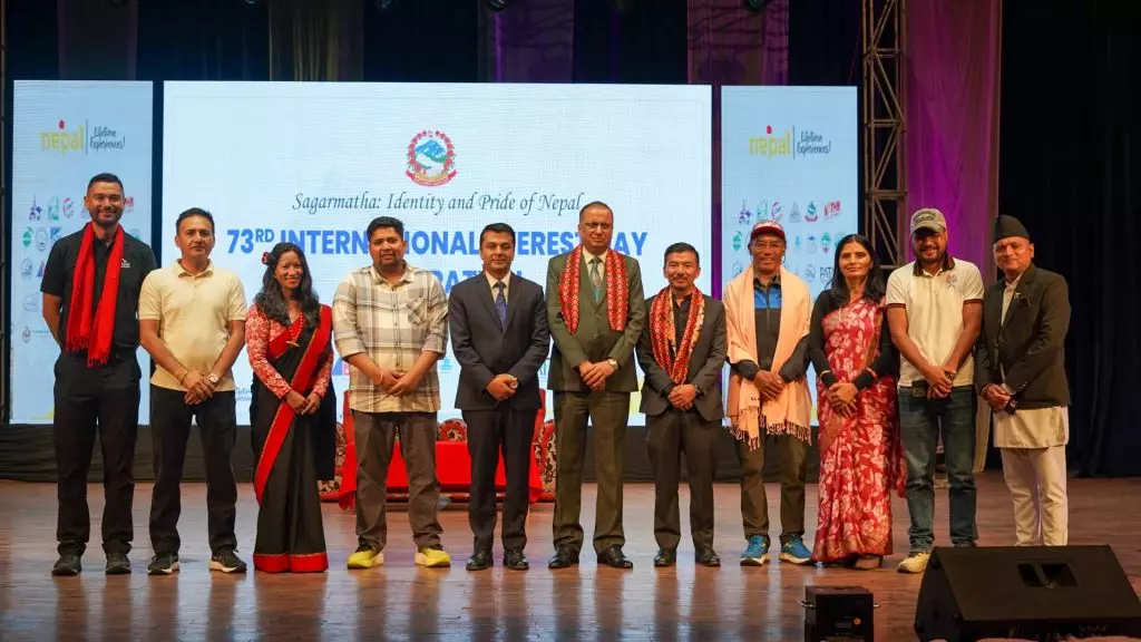 Il Nepal onora i pionieri dell'Everest e dibatte sul futuro dell'alpinismo