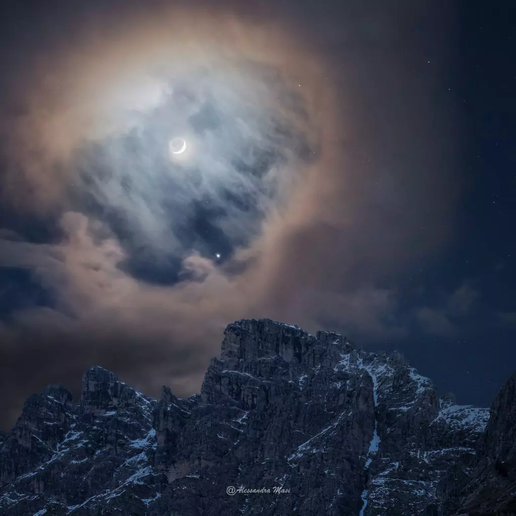Dolomiti: L'Incontro Celeste tra Luna e Giove