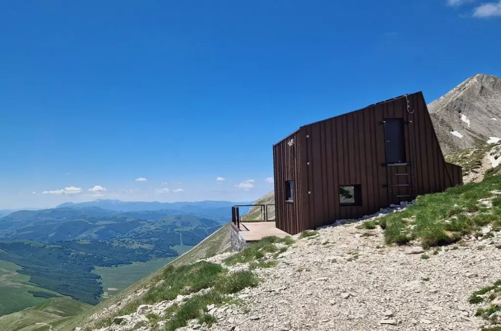 Bivacchi in montagna: tra degrado e necessità di consapevolezza