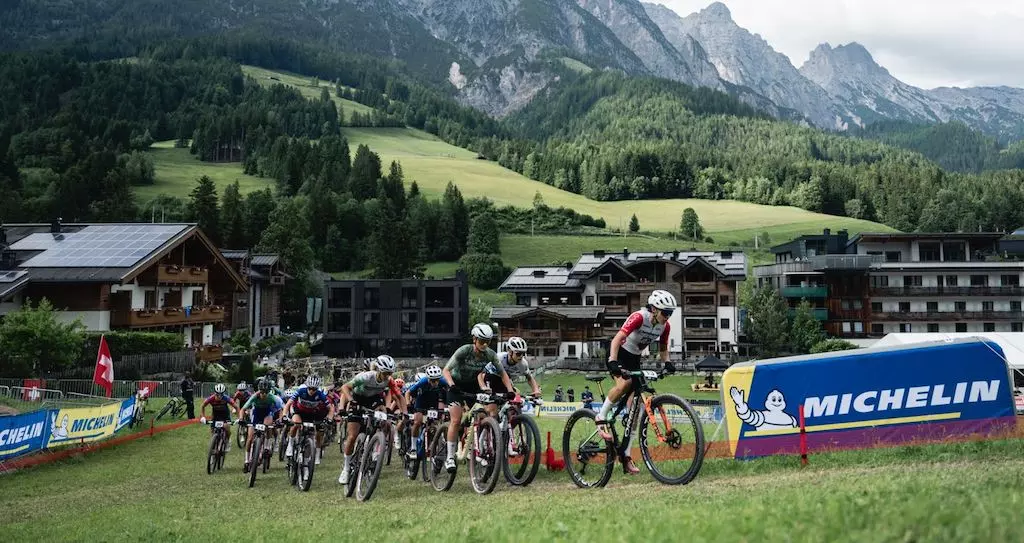 Coppa del Mondo UCI Mountain Bike 2026 a Leogang: Un Weekend di Adrenalina e Competizione su Tre Discipline