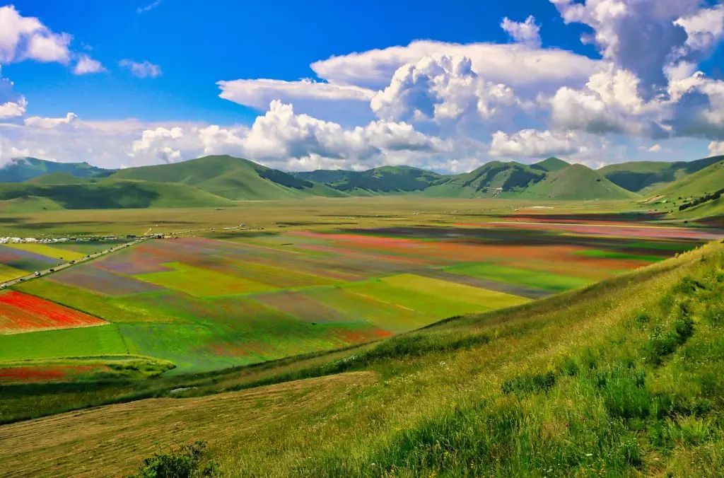 Castelluccio di Norcia: Un Piano di Mobilità Sostenibile per la Fioritura