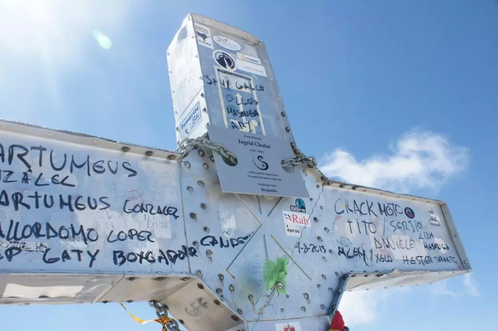 Il Mistero Risolto: La Croce del Pico de Aneto Riemerge dal Disgelo Alpino