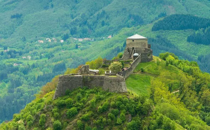 Fortezze Toscane: Un Viaggio Tra Storia e Paesaggi Mozzafiato