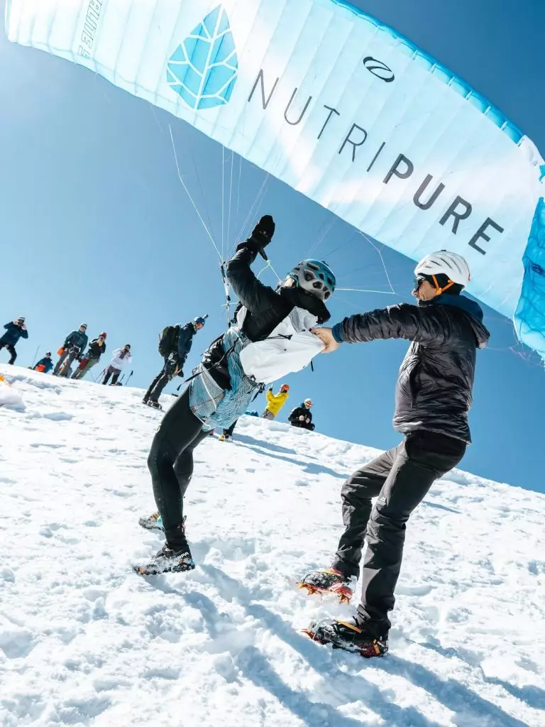 Iris Pessey: Una Vetta da Record e un Volo D'Eccellenza sul Monte Bianco