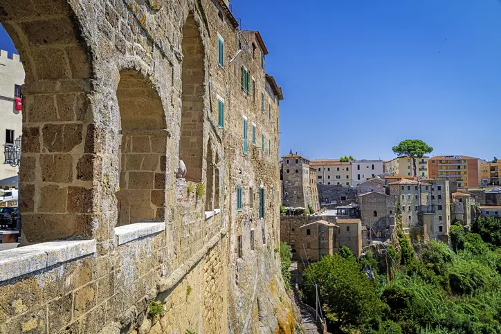 Sulle Orme degli Etruschi: Un Trekking Indimenticabile tra Storia e Natura nelle Vie Cave