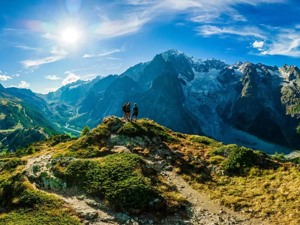 Courmayeur: Un'Estate tra Innovazione e Avventura ai Piedi del Monte Bianco