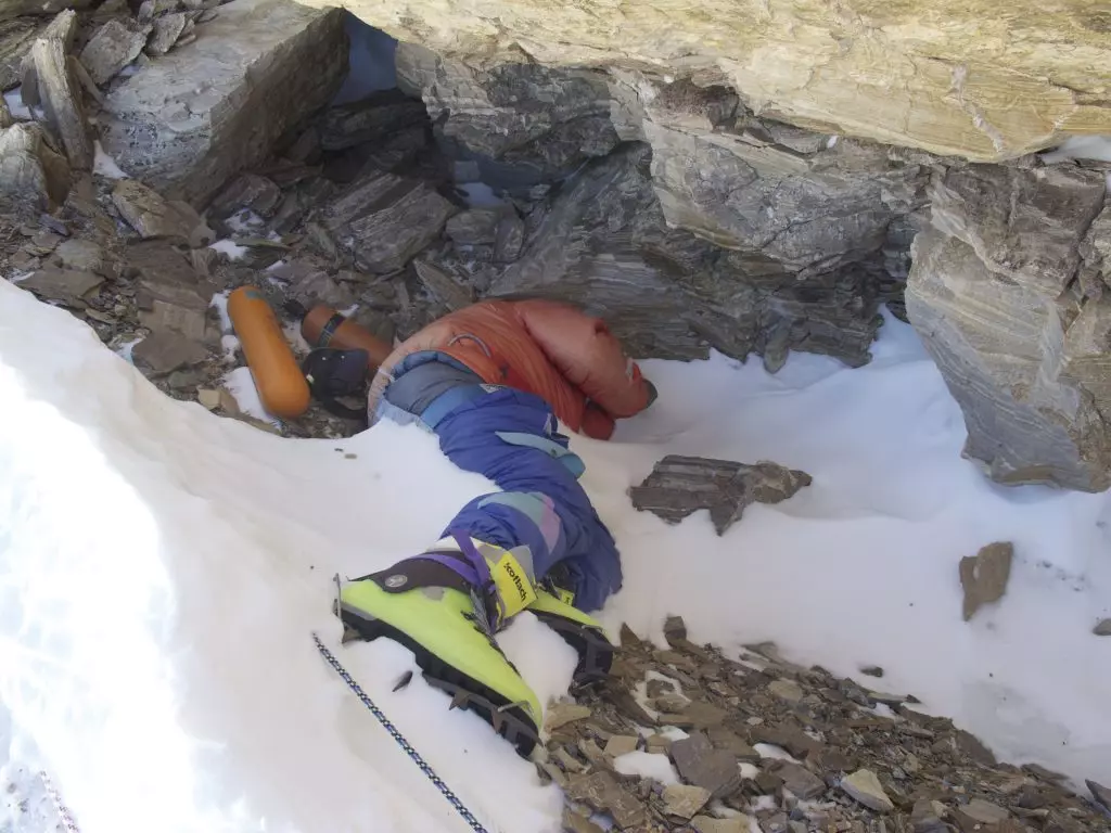 Il Mistero di "Green Boots" sull'Everest: Un Corpo, Trent'Anni e un Possibile Ritorno a Casa