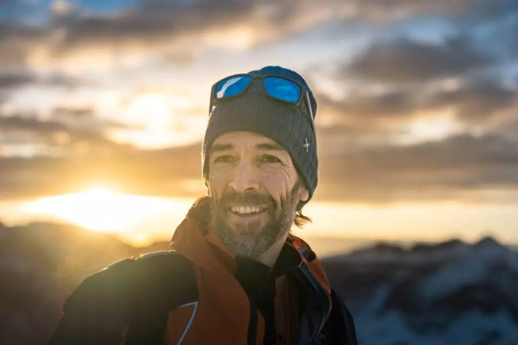 Herv￩ Barmasse raggiunge le Alpi nel suo "Endurance Italia" dopo aver scalato 14 vette regionali
