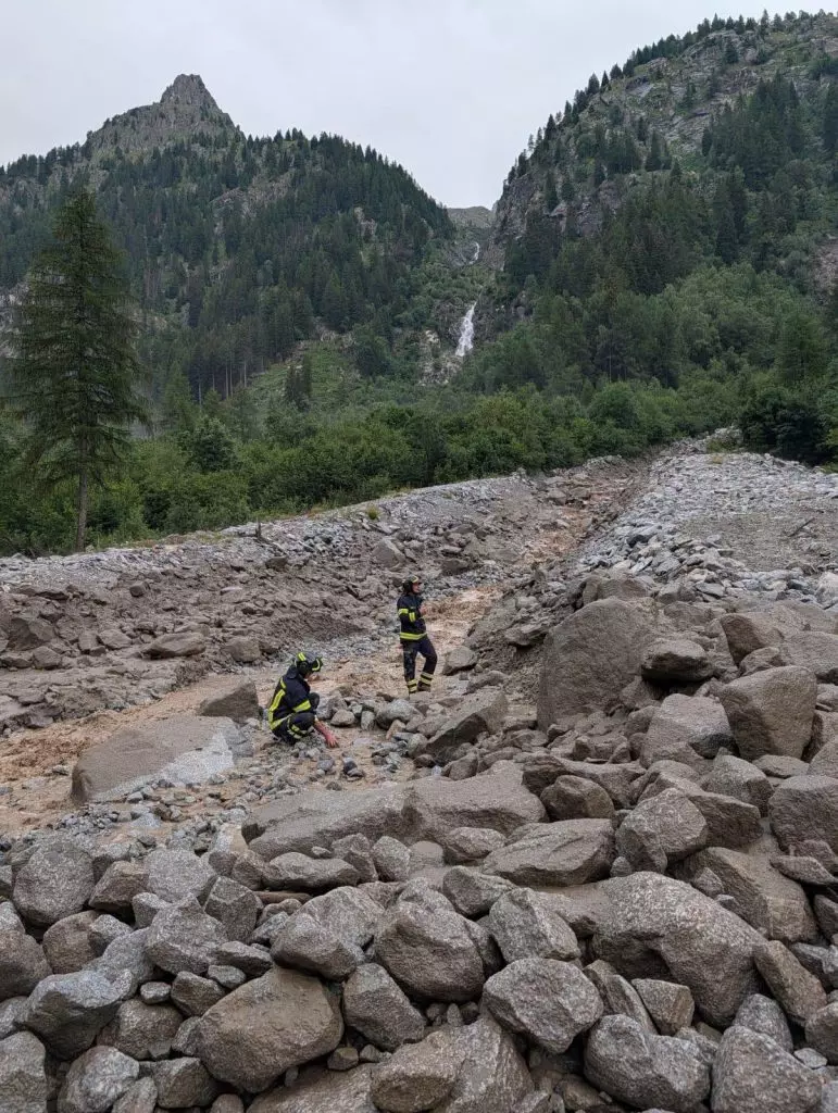 Evacuazione di Emergenza in Val Genova Dopo Frana Causata da Forte Temporale