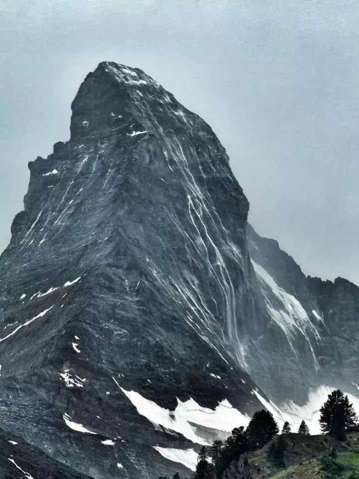 Cascate a 4000 metri sul Cervino: Segno Preoccupante del Cambiamento Climatico Alpino