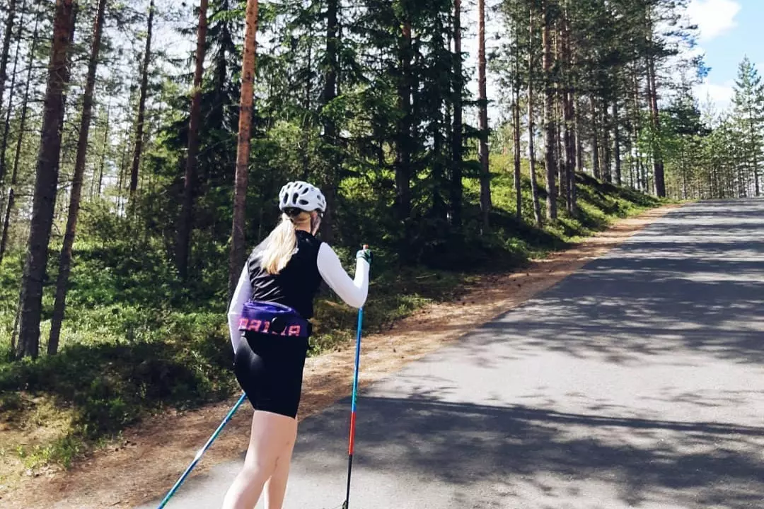 La Finlandia intensifica la preparazione dello sci di fondo a Vuokatti: Abrahamsson punta sulla crescita collettiva e individuale