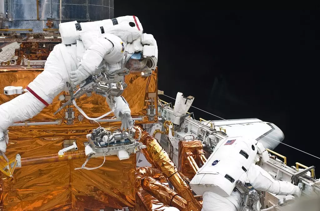 La Coperta Termica: Dallo Spazio alle Finestre di Parigi, un Baluardo Contro il Caldo Estremo