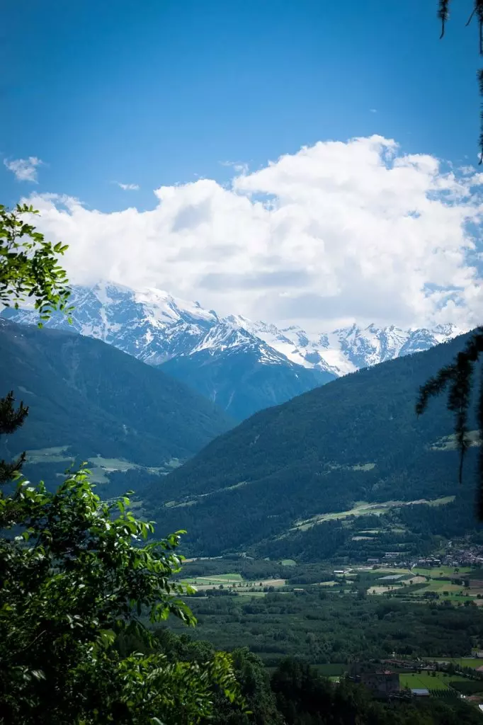 Esplorando la Val Venosta in Bicicletta: Un Viaggio Panoramico tra Storia e Natura