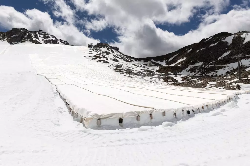 Iniziative ecologiche: Teli Geotessili Biodegradabili per la Tutela dei Ghiacciai in Val Senales