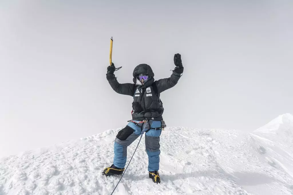 Sophie Lavaud Conquista il Monte Logan: Una Spedizione Artica tra Ghiaccio e Isolamento