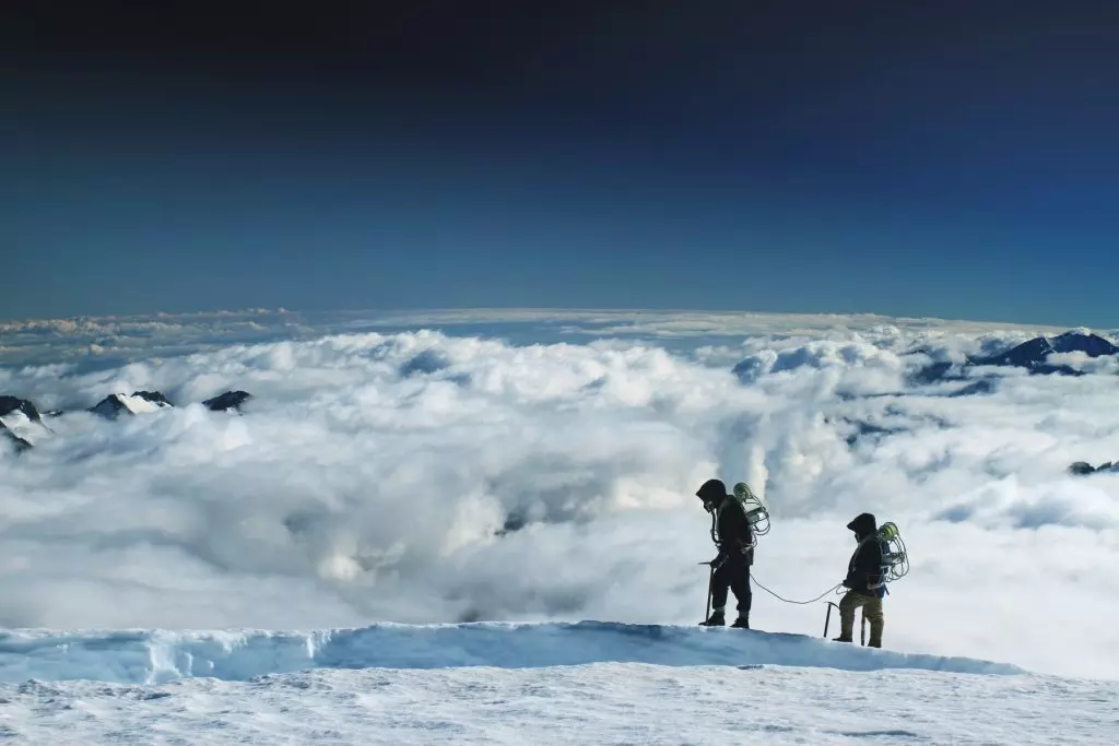 Un Viaggio Cinematografico tra le Vette Eterne: Tre Film che Risvegliano la Nostalgia Alpina