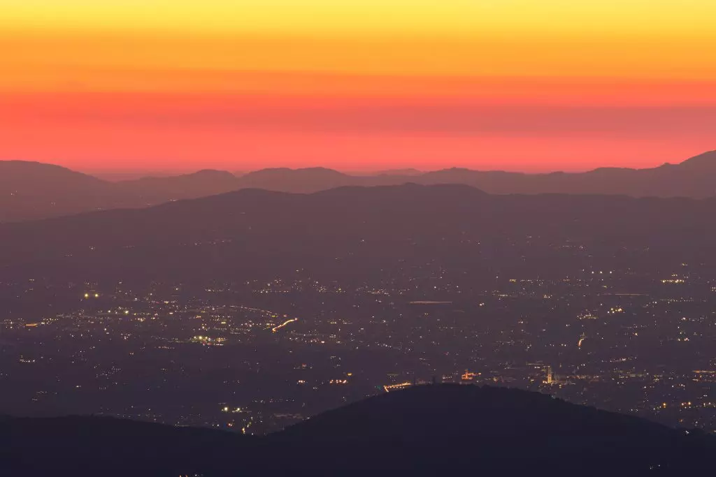 Un'Immagine Straordinaria: Firenze e le Alpi Insieme in un Solo Scatto da 339 km