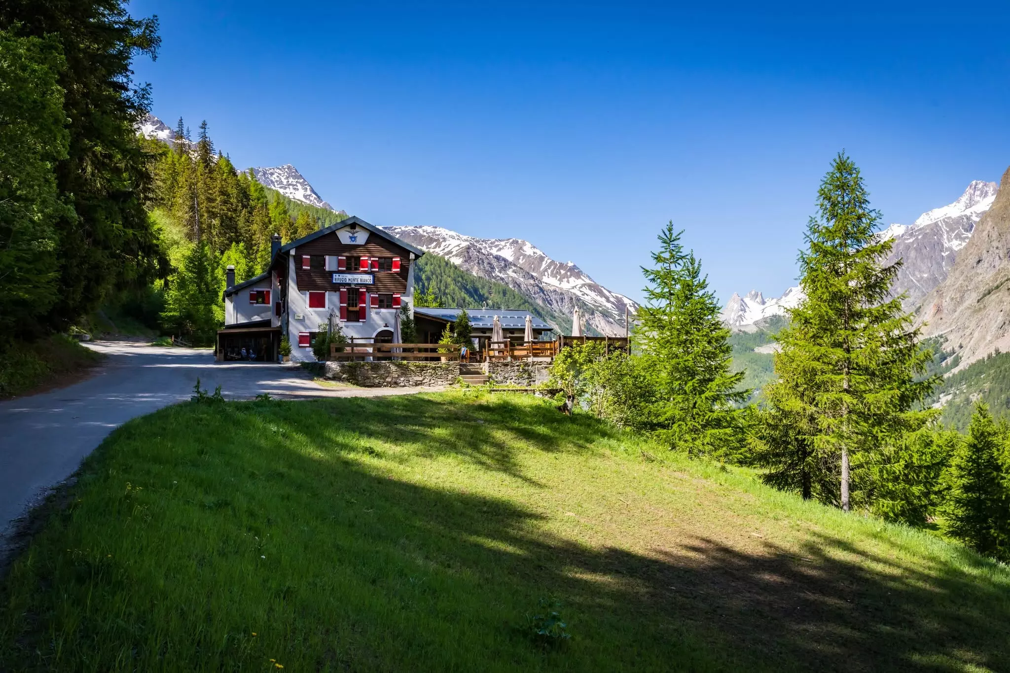 Avventure Estive in Val Veny: Quattro Itinerari mozzafiato con vista sul Monte Bianco